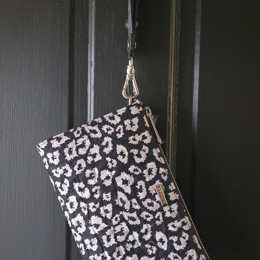 SALE ๐ด๓ ง๓ ข๓ ณ๓ ฃ๓ ด๓ ฟ Brahmin Adia Wristlet Featured In Charcoal Luxe Leisure NWT - Picture 2 of 14